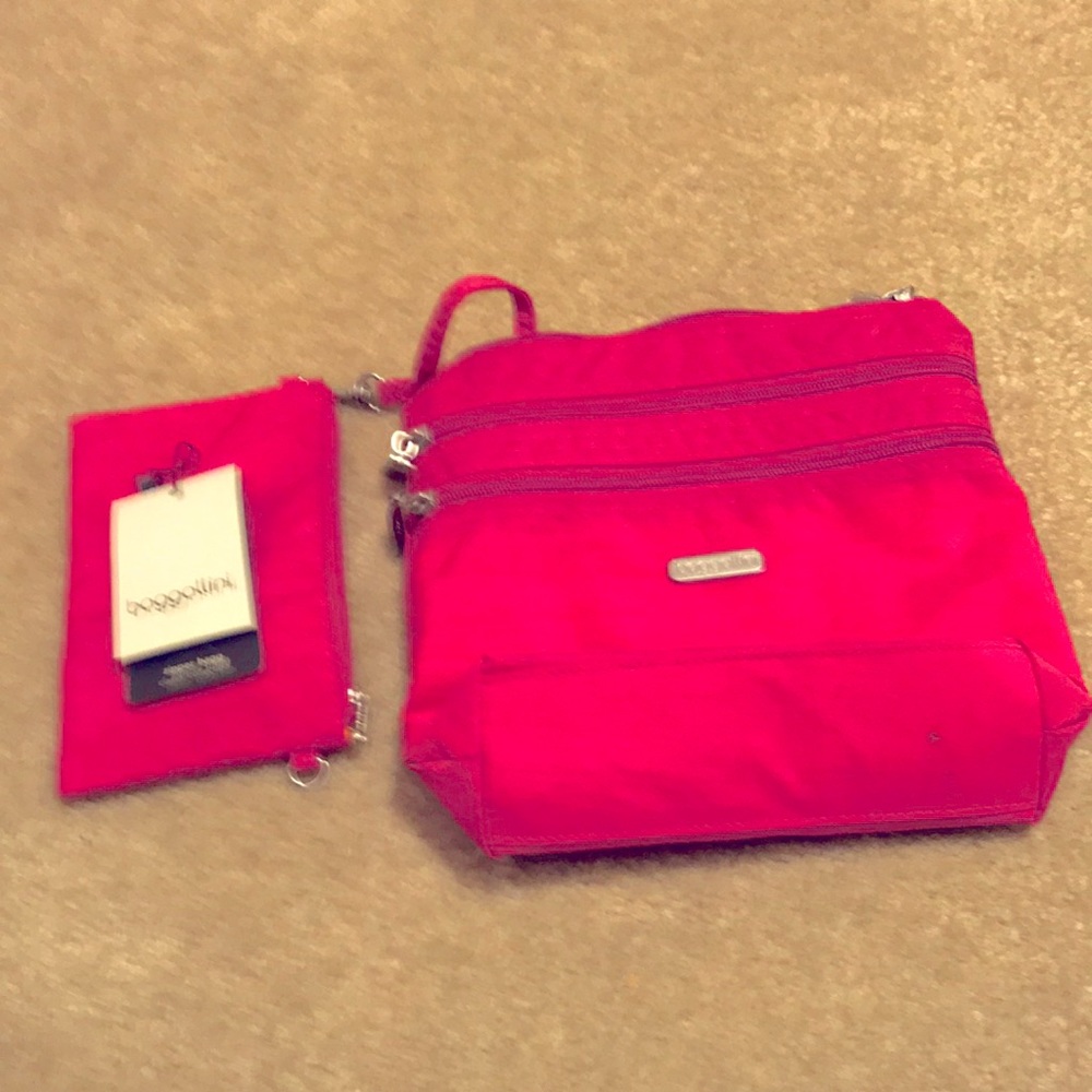 Hot Pink Baggallini Zipper Pocket Bag